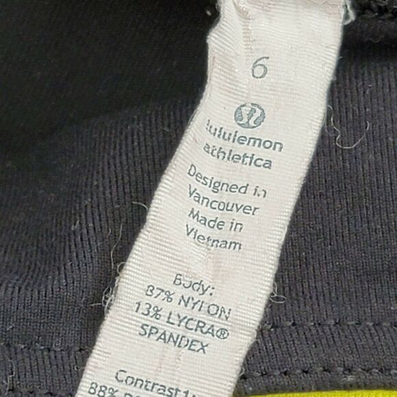 CLEARANCE!!! 💥 Lululemon Size 6 Black Slit Back Flared Yoga Capri Pants - Picture 11 of 11